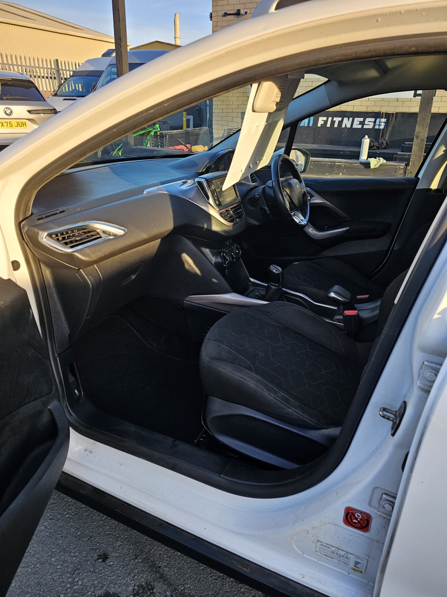 
								2013 Peugeot 2008 full									