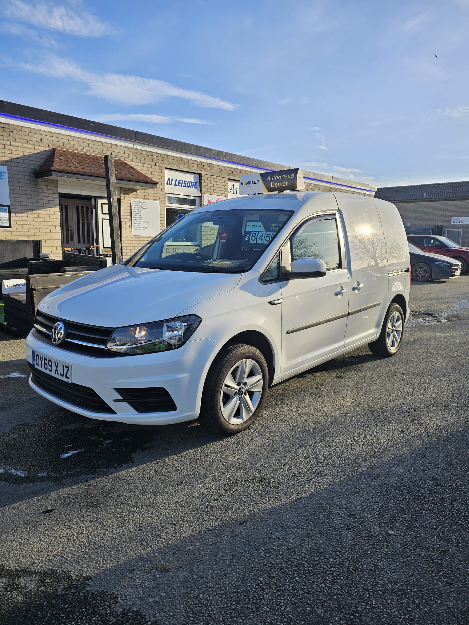 
								2019 Volkswagen Caddy full									