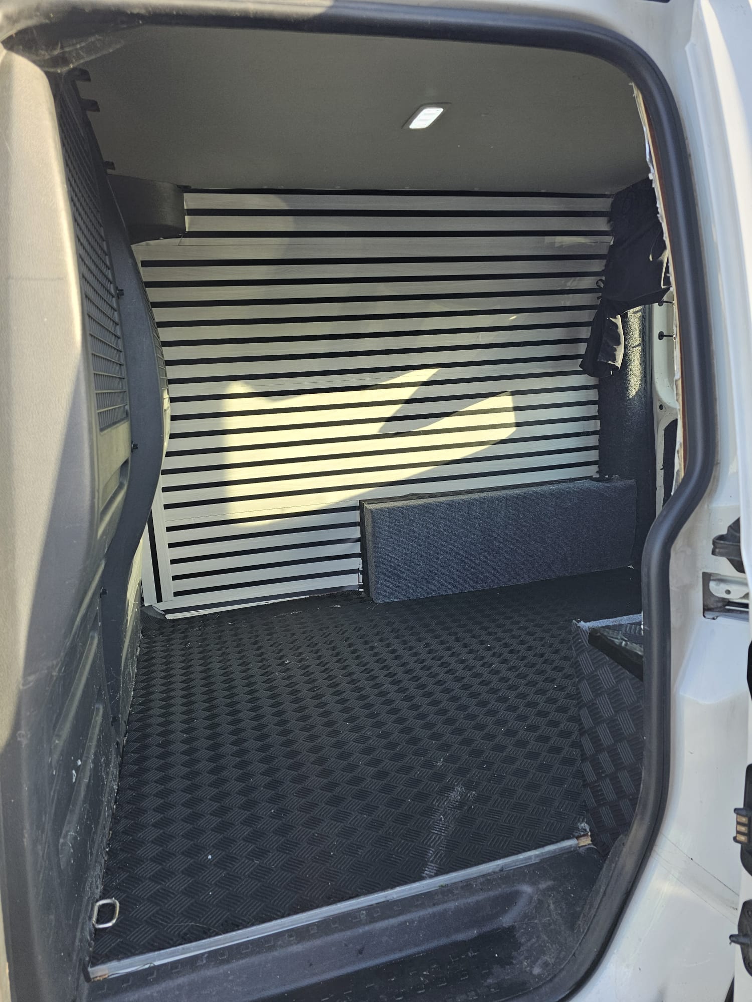 
								2019 Volkswagen Caddy full									