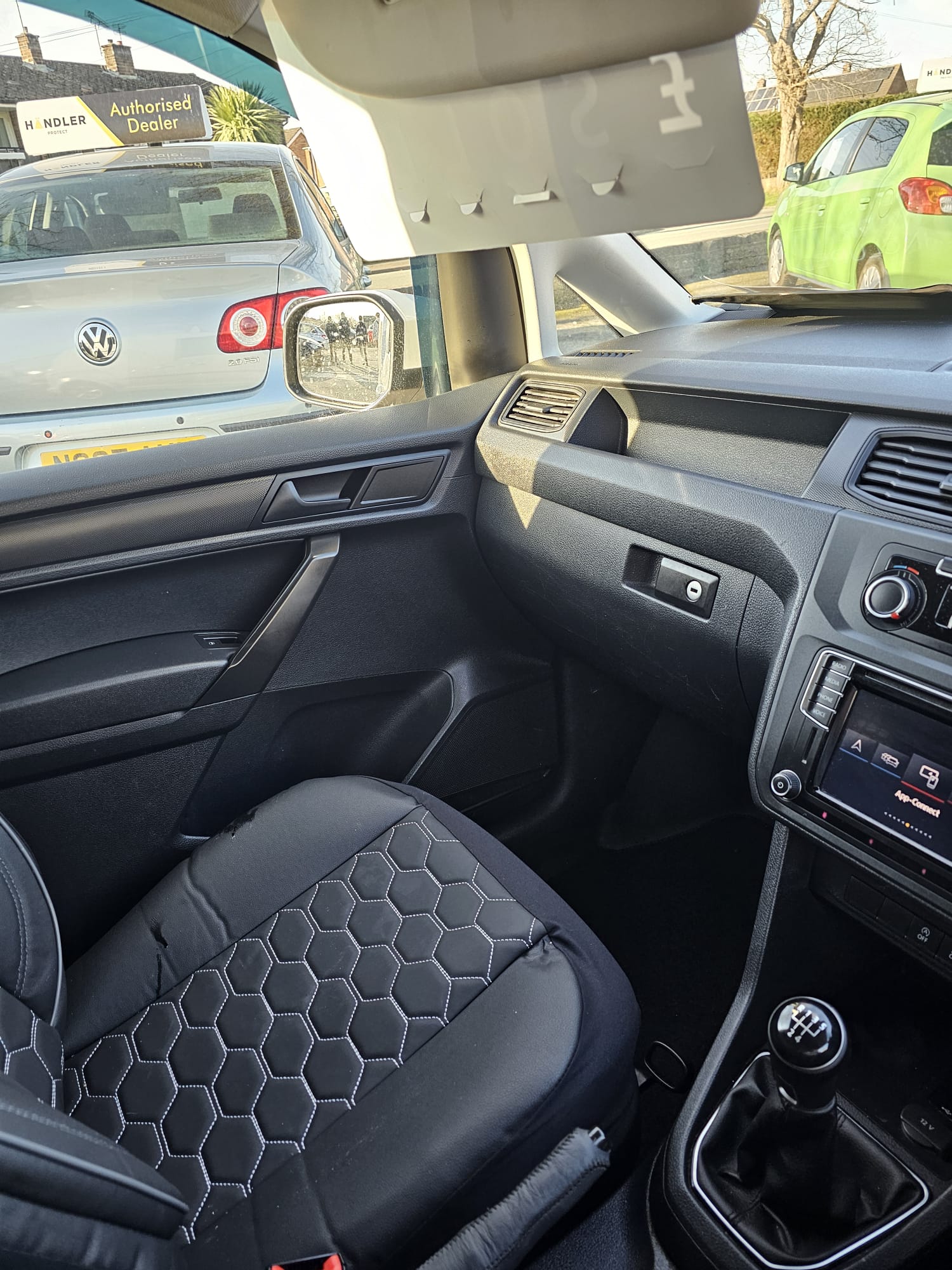 
								2019 Volkswagen Caddy full									