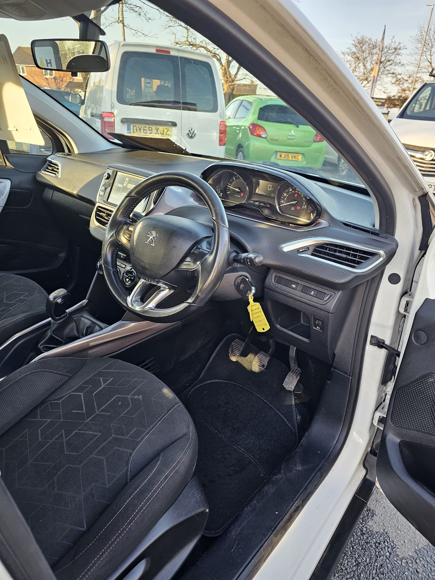 
								2013 Peugeot 2008 full									