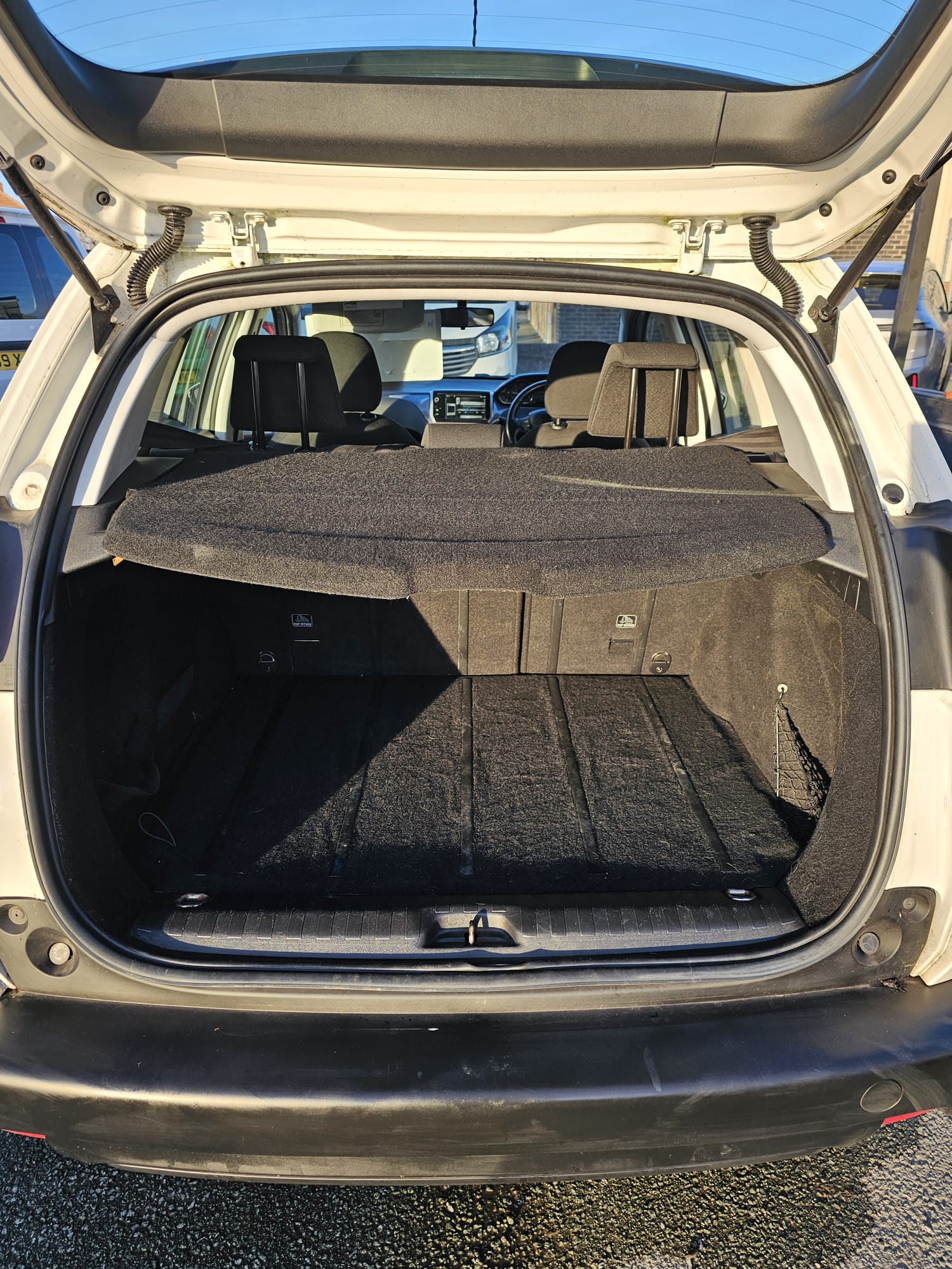 
								2013 Peugeot 2008 full									