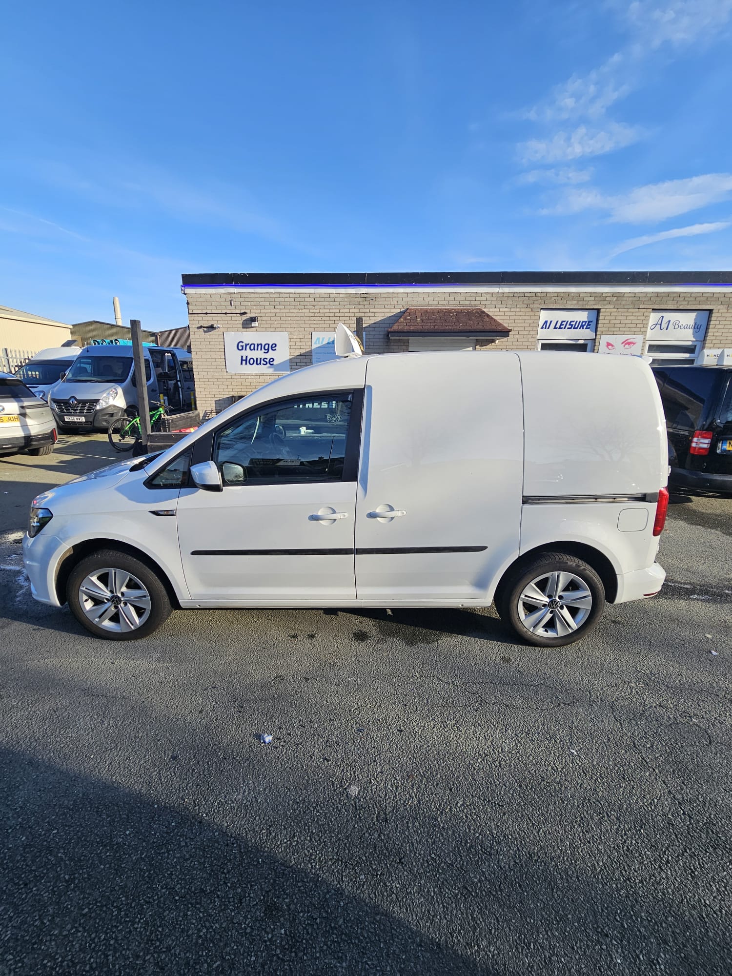 
								2019 Volkswagen Caddy full									