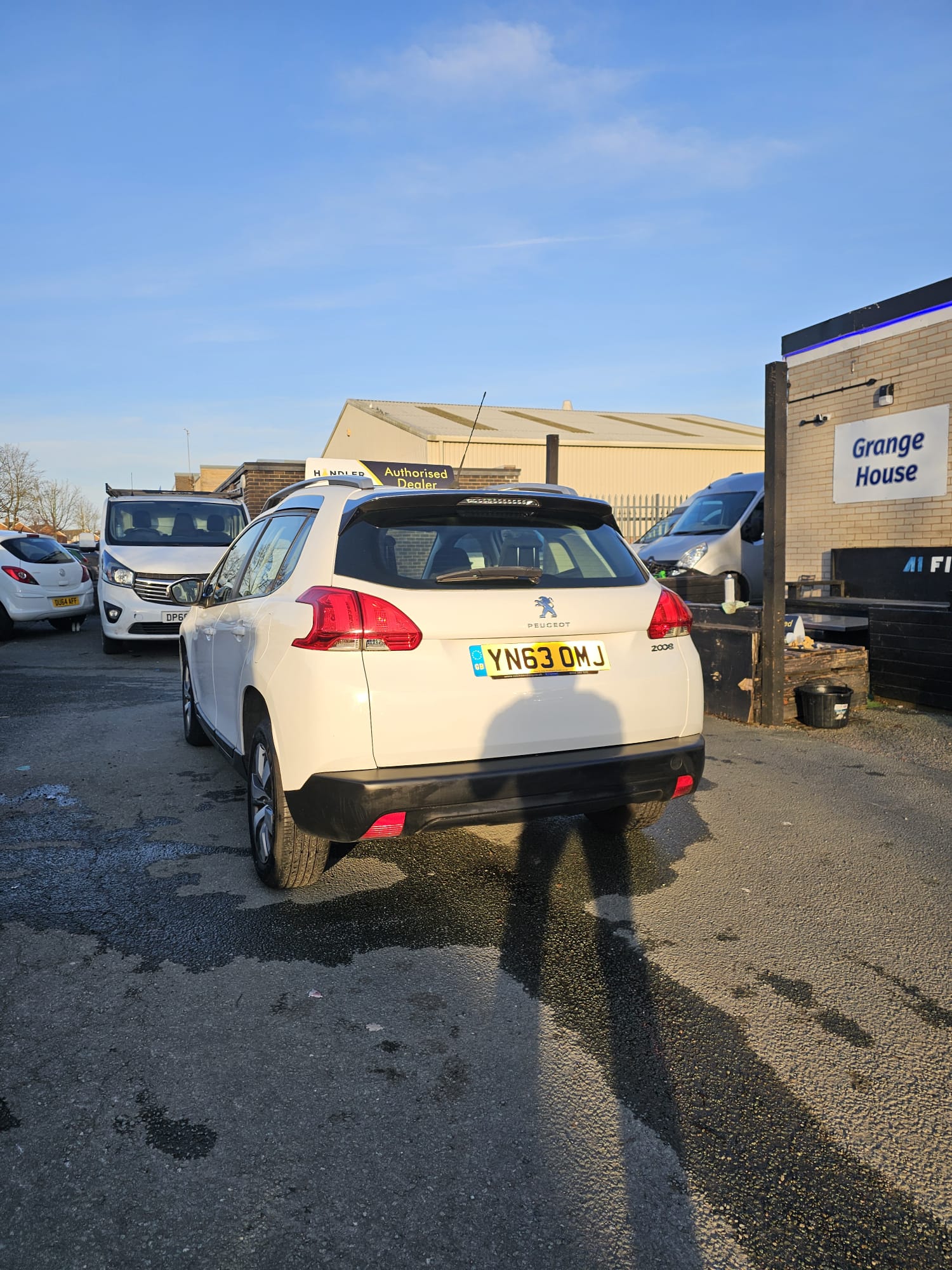 
								2013 Peugeot 2008 full									