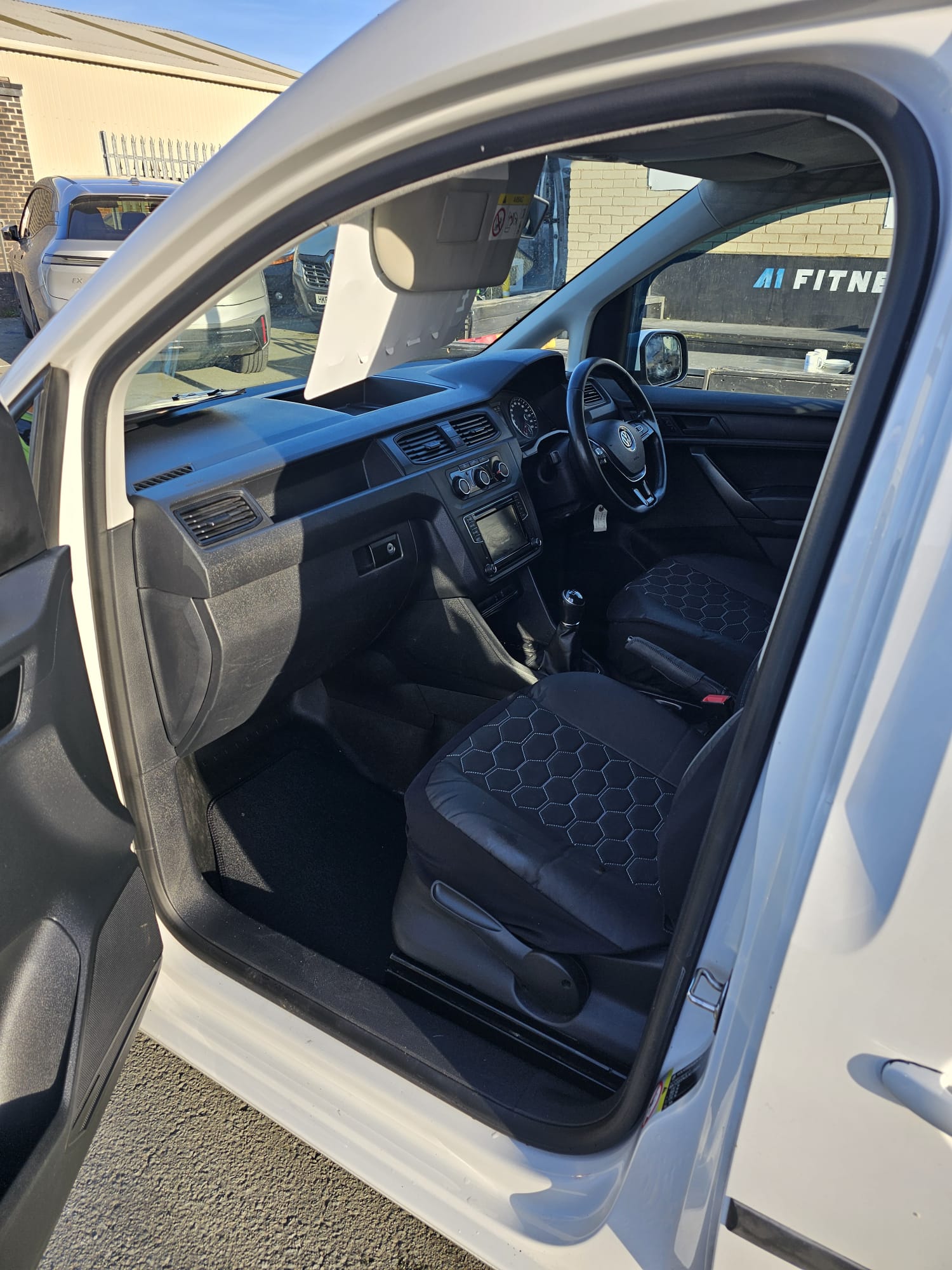 
								2019 Volkswagen Caddy full									