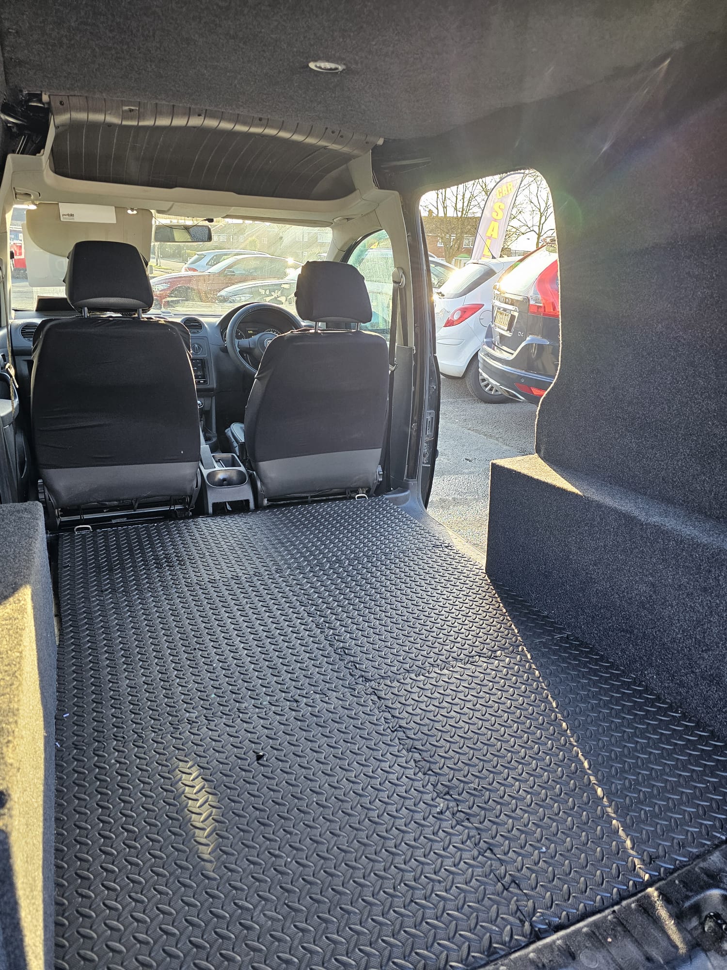 
								2012 Volkswagen Caddy full									