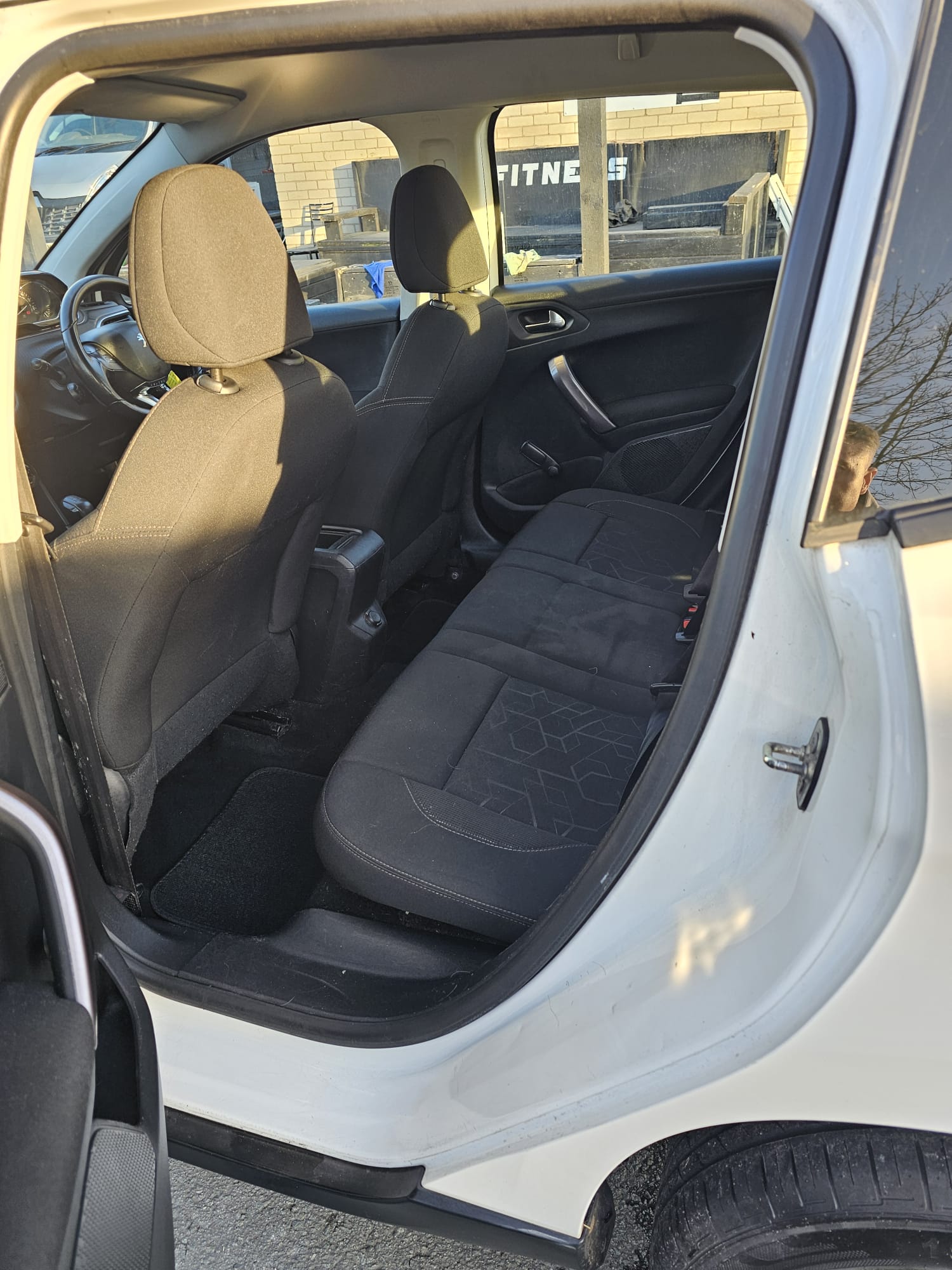 
								2013 Peugeot 2008 full									