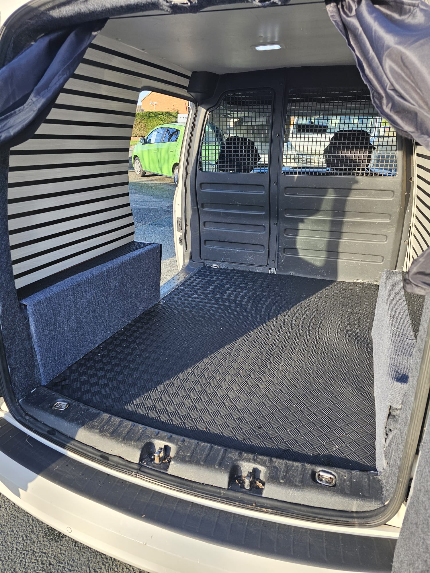 
								2019 Volkswagen Caddy full									