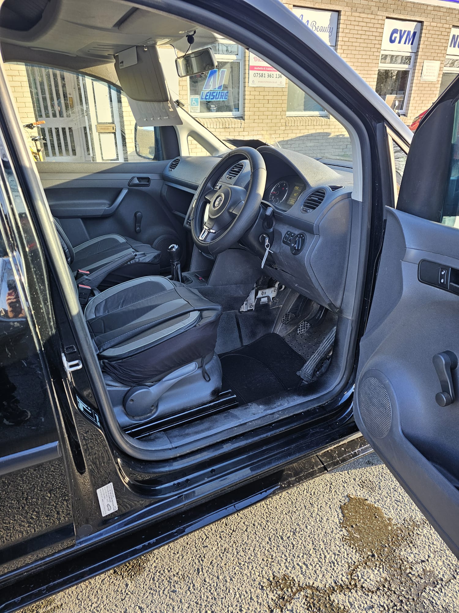 
								2012 Volkswagen Caddy full									