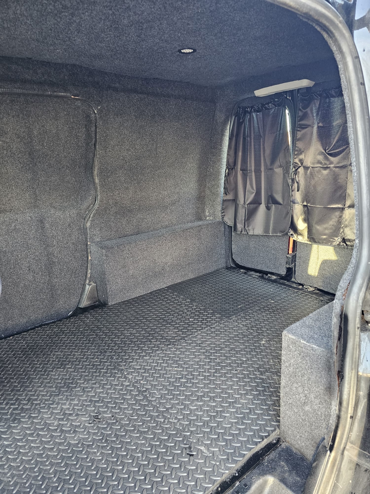 
								2012 Volkswagen Caddy full									