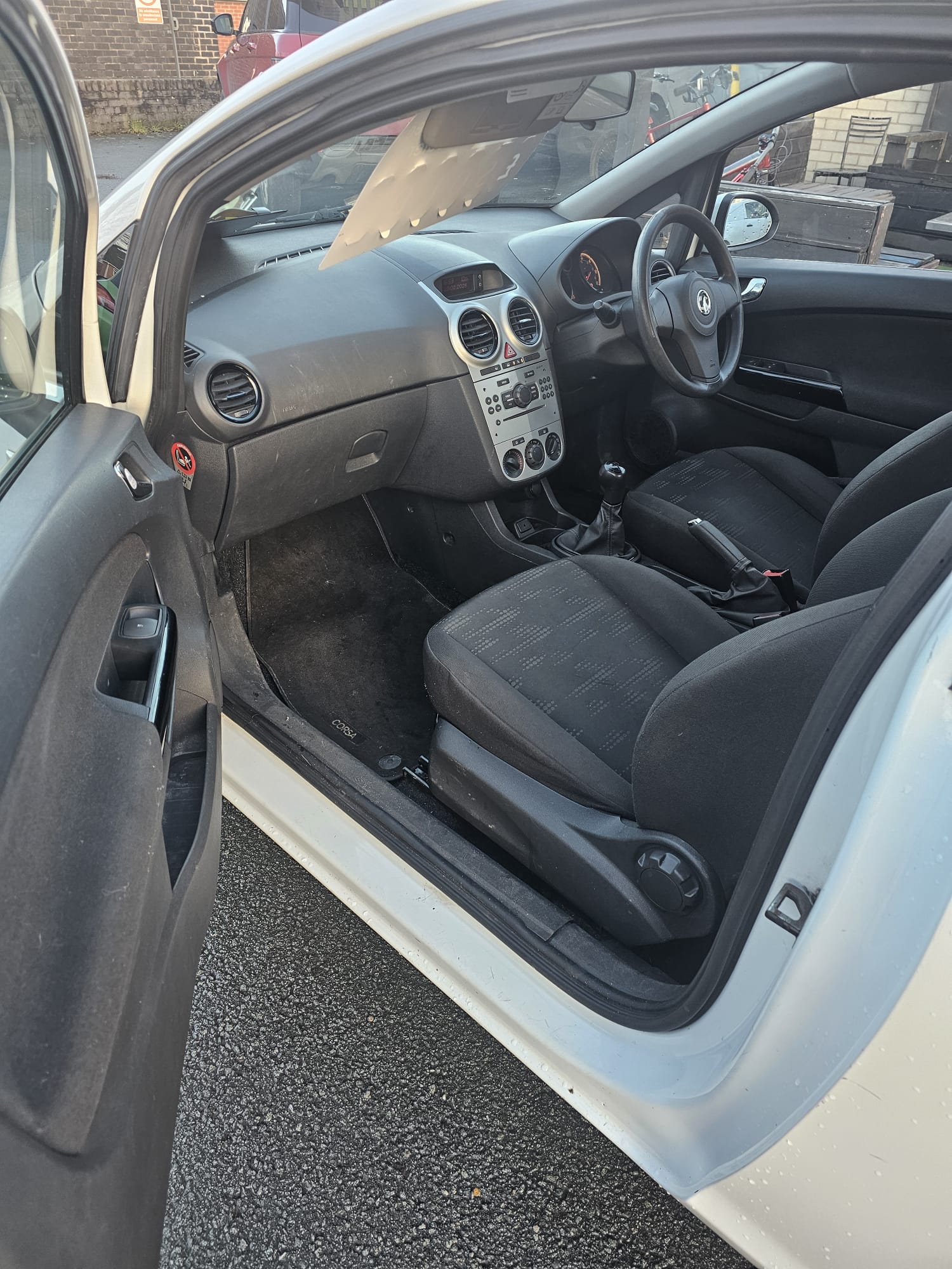 
								2014 Vauxhall Corsa full									
