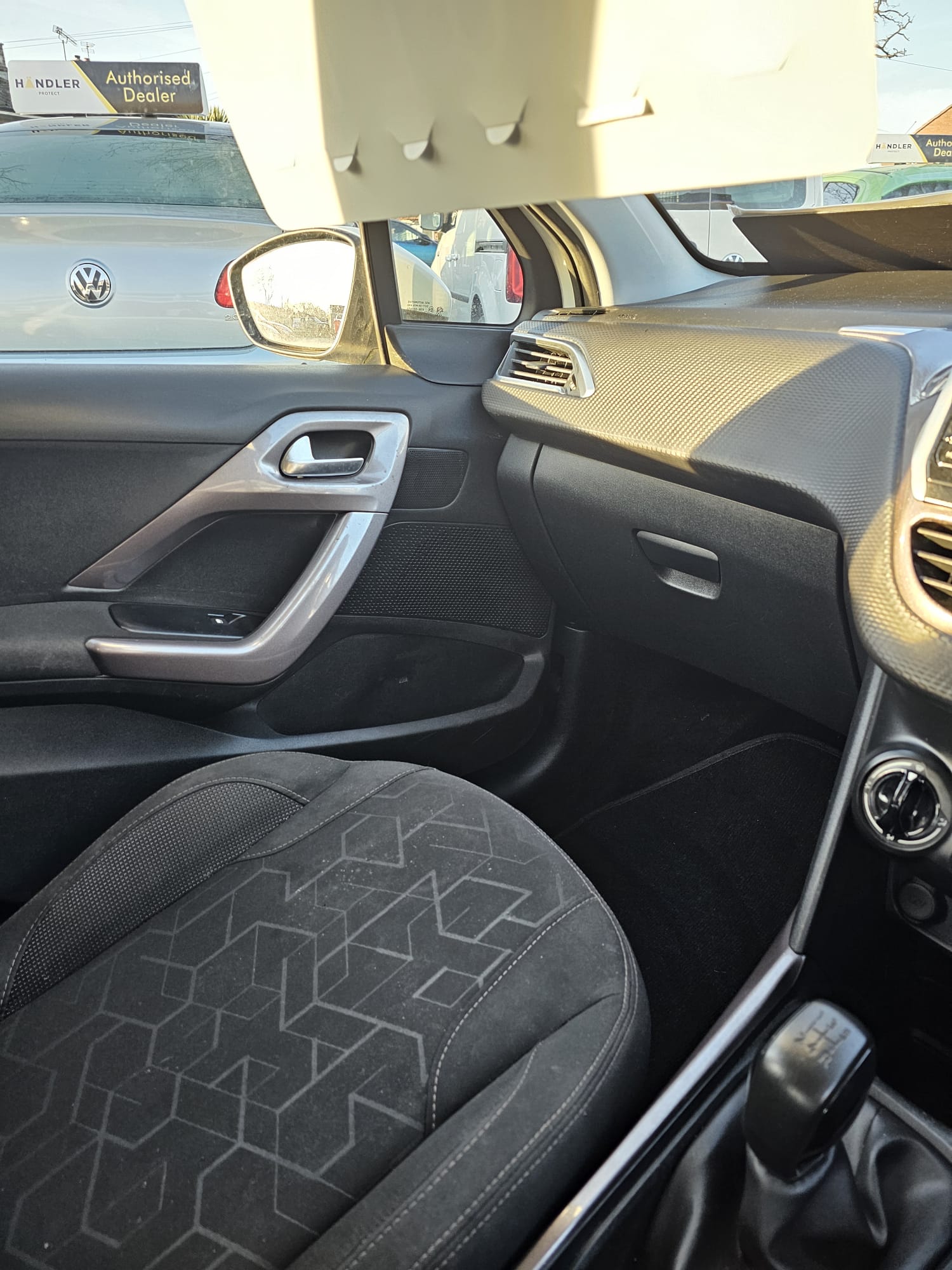 
								2013 Peugeot 2008 full									