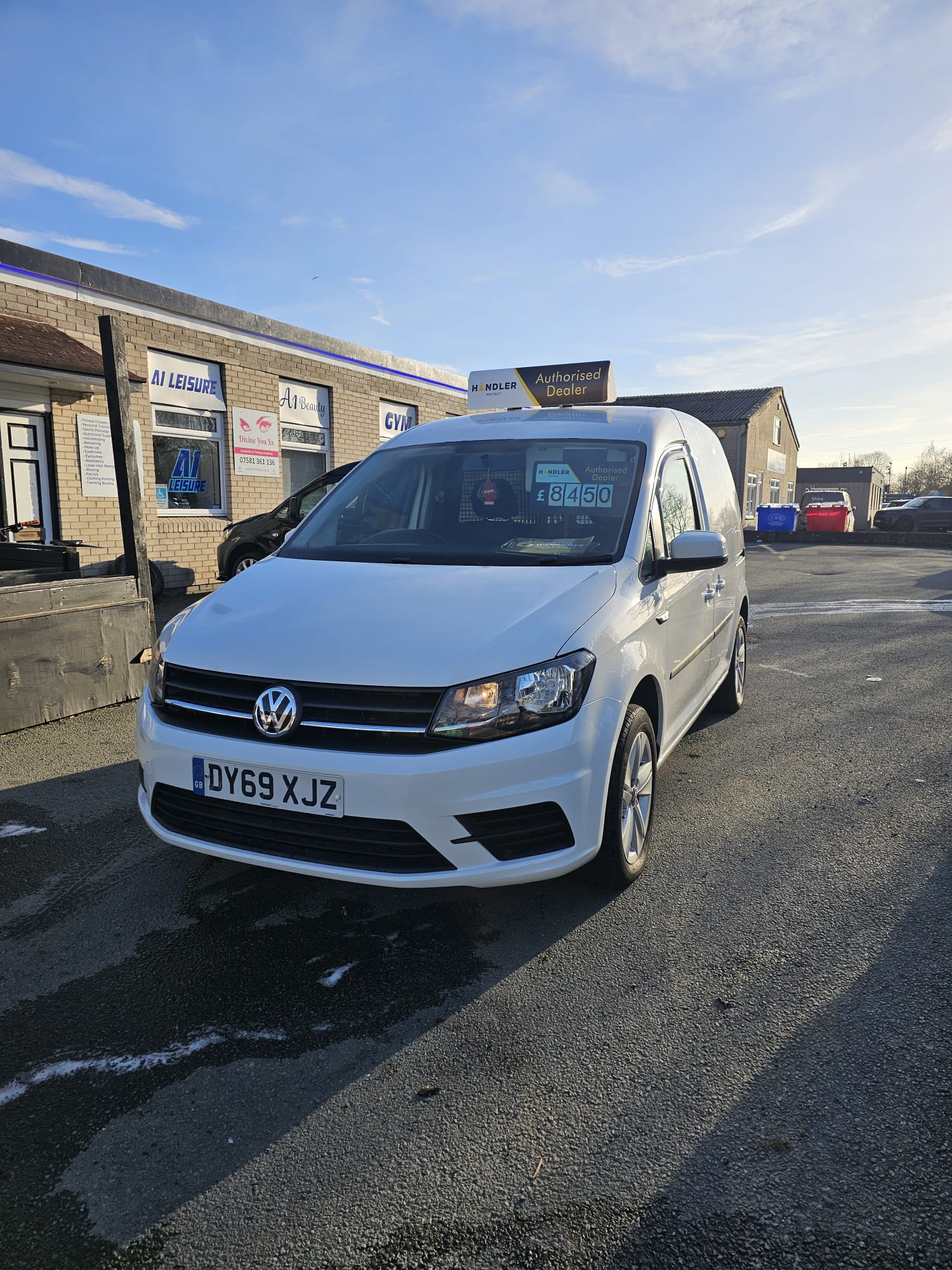 
								2019 Volkswagen Caddy full									