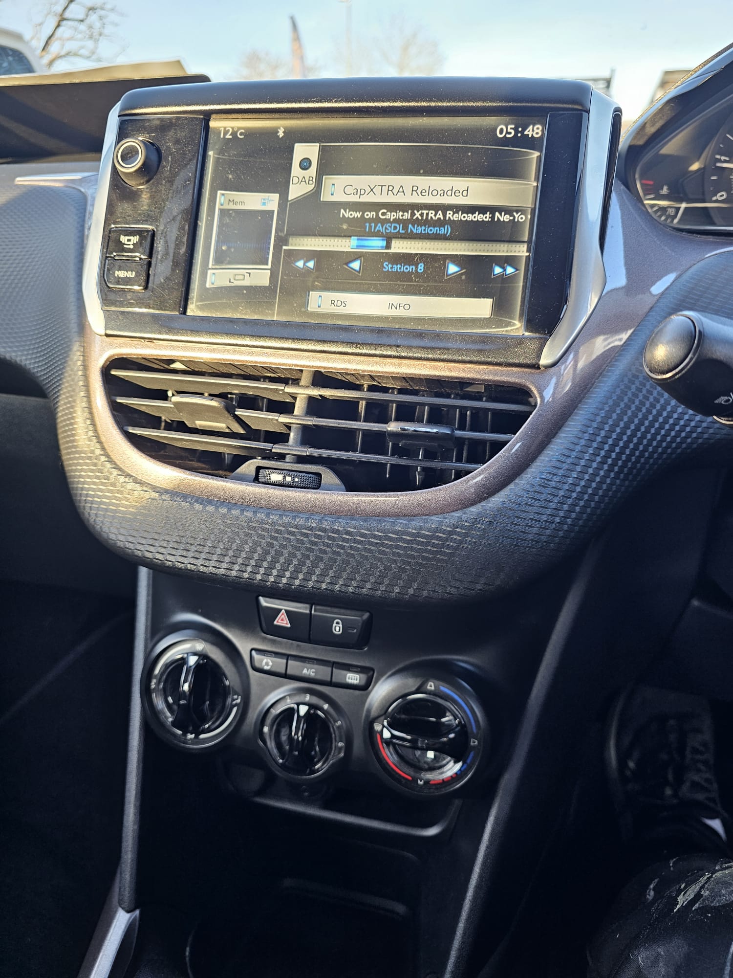 
								2013 Peugeot 2008 full									