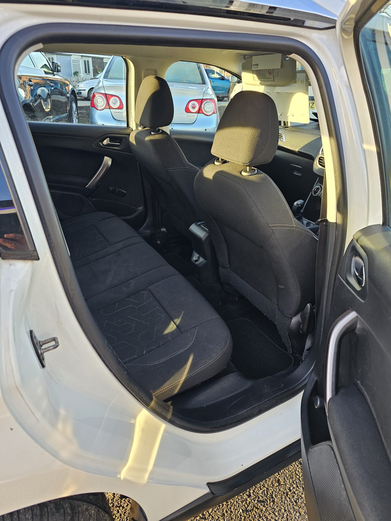 
								2013 Peugeot 2008 full									