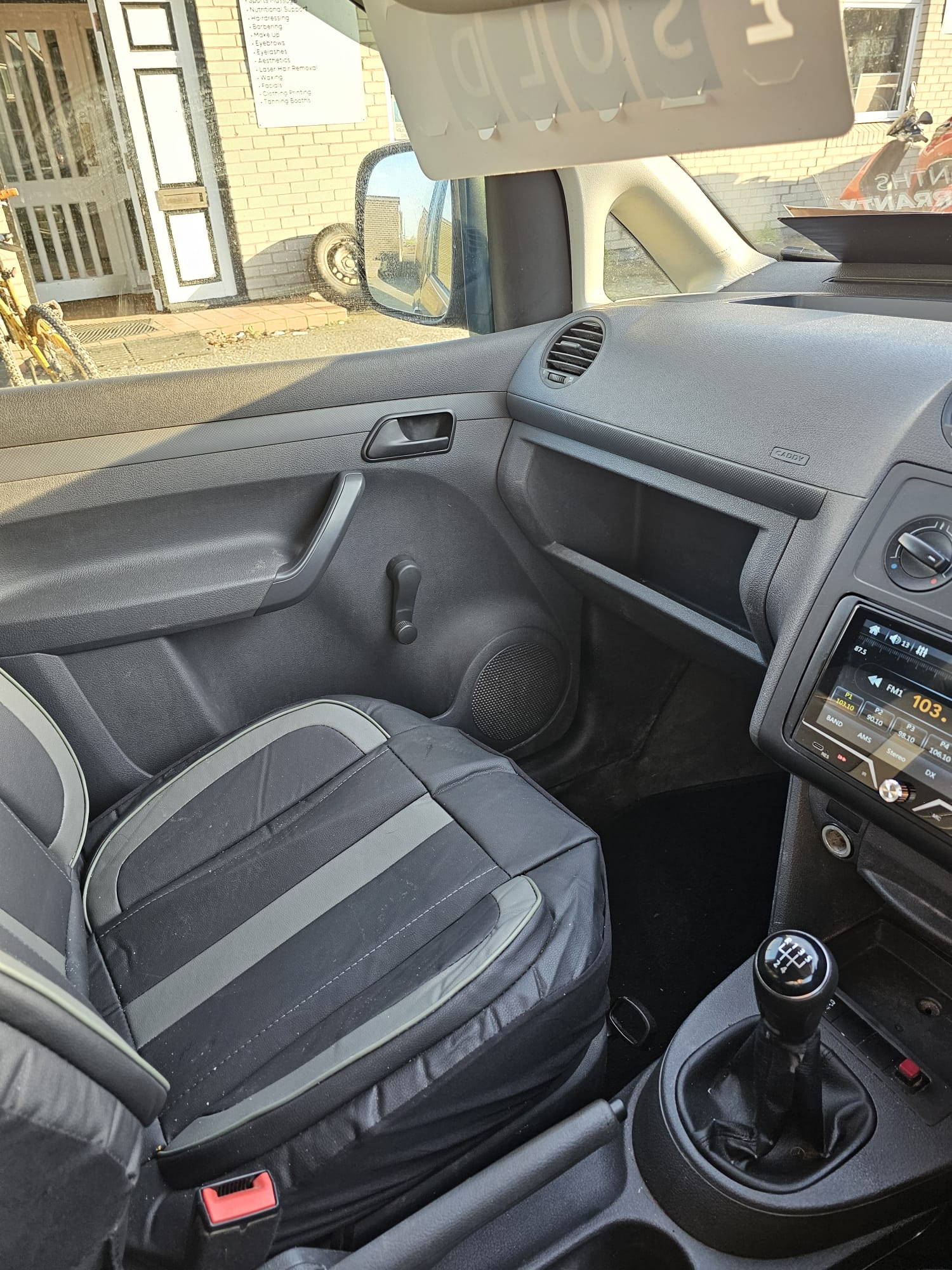 
								2012 Volkswagen Caddy full									