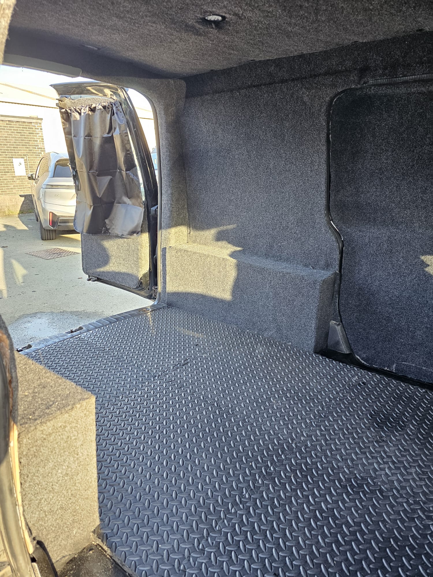 
								2012 Volkswagen Caddy full									